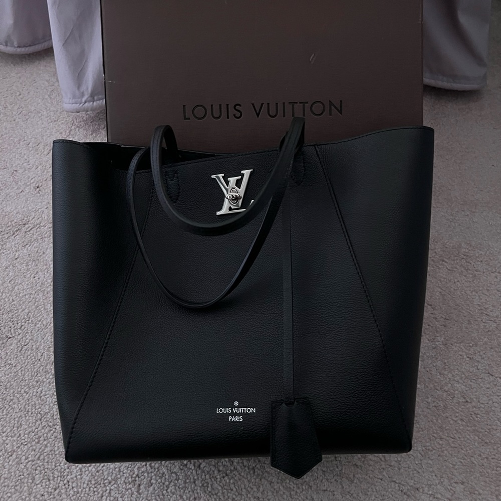 Louis Vuitton Lock Me Cabas Tote Noir